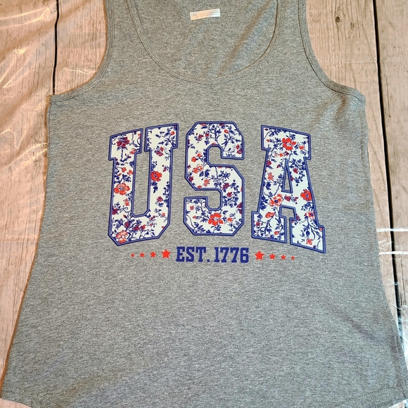 Gray Patriotic USA Floral Tank Top - Picture 3 of 3